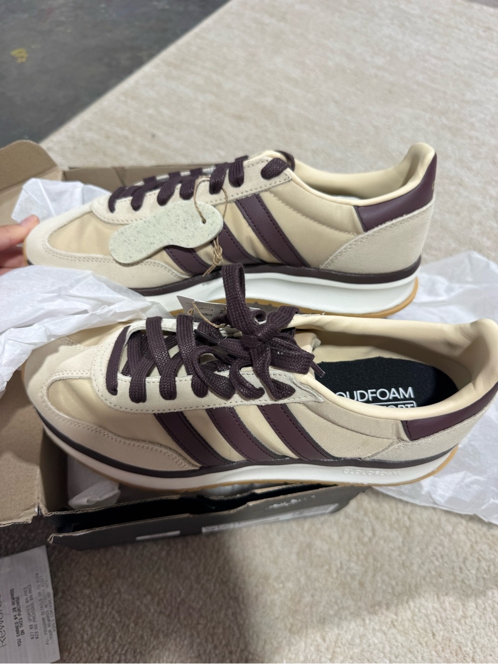 Women’s size 9.5 Cloudfoam Retro Runner - Cream & Dark Brown